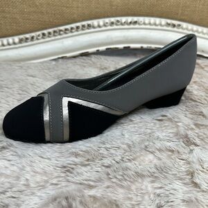 Comfort-Well by Beacon | Elsa Shoes Gray & Black